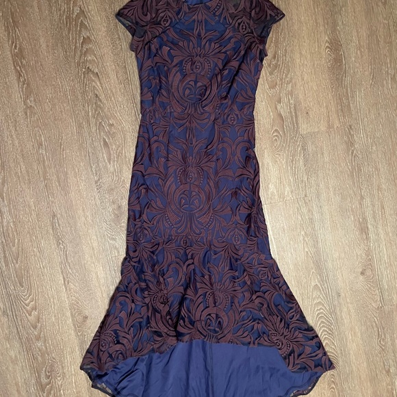 NEW JS COLLECTION Navy
Mesh Lined Cap Sleeve
Evening Hi-Lo Gown Dress size 6 - Picture 12 of 13